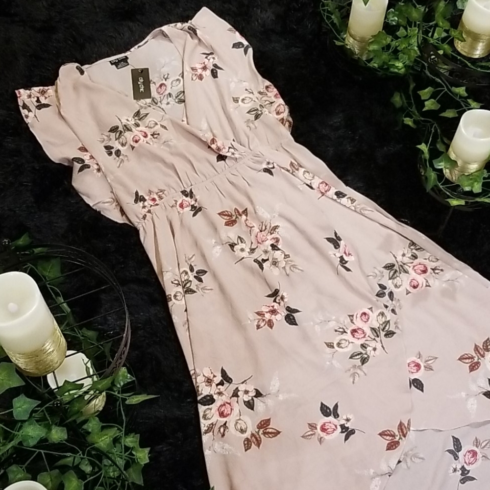 🔥🔥🔥NWT CITY CHIC FLORAL DRESS!